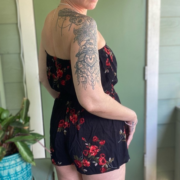 Red Roses Romper - Picture 5 of 6